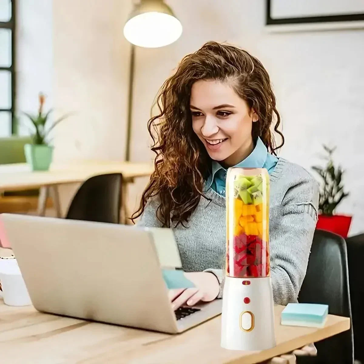 1 Portable electric juicer - USB rechargeable, compact circular design, suitable for home, travel, dormitory, and outdoor use